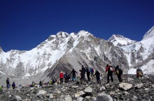 How much does it cost to climb Mount Everest - cost to climb mount everest ecpedition summit